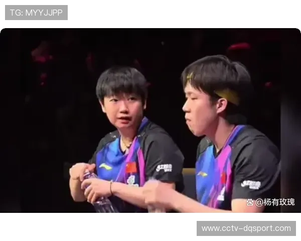 绝杀球进网瞬间，VAR室裁判确认无误手势